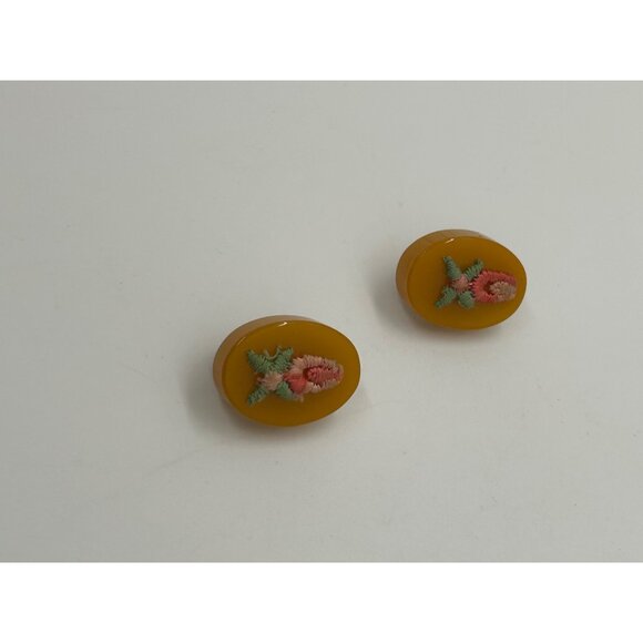 Bakelite Clip-On Earrings Butterscotch Pink & Green Embroidered Floral Vintage - Picture 5 of 16